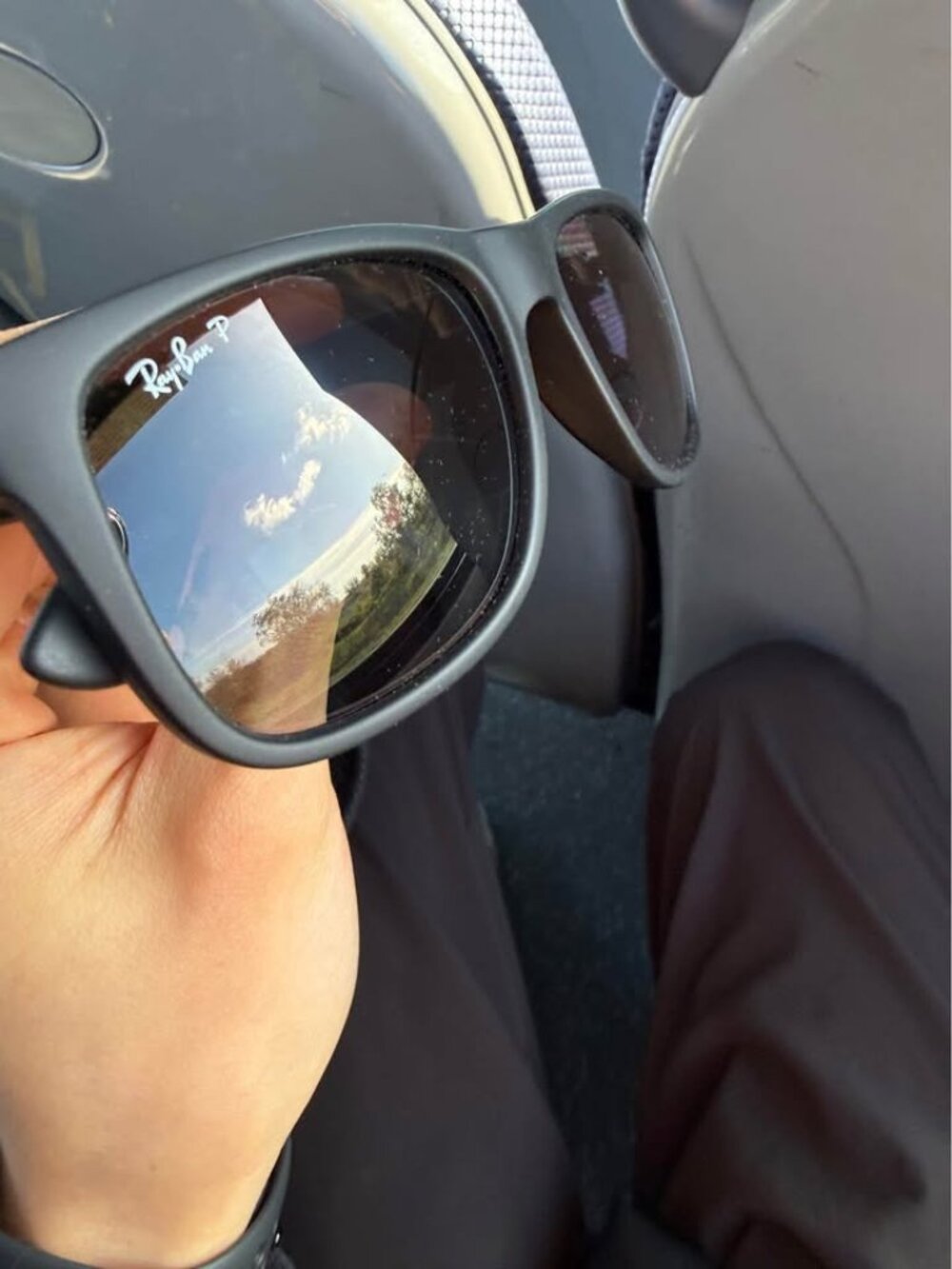 Ray-Ban Justin Polarized Sunglasses – Matte Finish – Pristine – Full Set